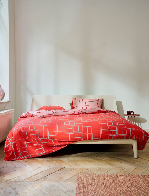 Graphic Red 240x200/220  incl.2 kussensloop 60x70